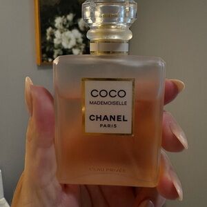 CHANEL Coco Mademoiselle L'Eau Privée Perfume - Gold and White
